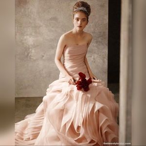 Vera Wang White Wedding Gown